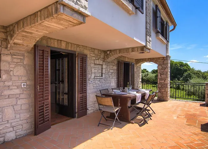 Semesterbostad Holiday Kukurin