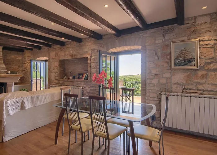 Holiday Kukurin * Bale